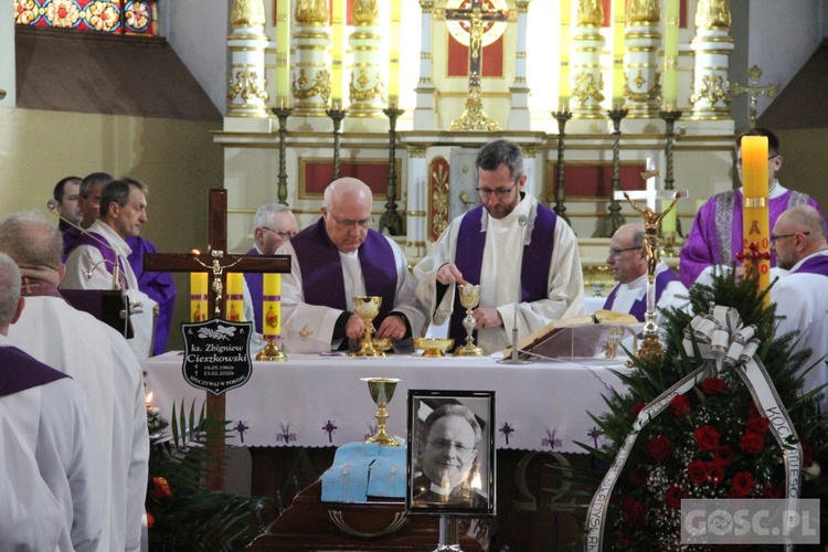 Ostatnie pożegnanie ks. Zbigniewa Cieszkowskiego w Trzebiszewie