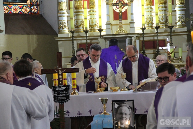 Ostatnie pożegnanie ks. Zbigniewa Cieszkowskiego w Trzebiszewie