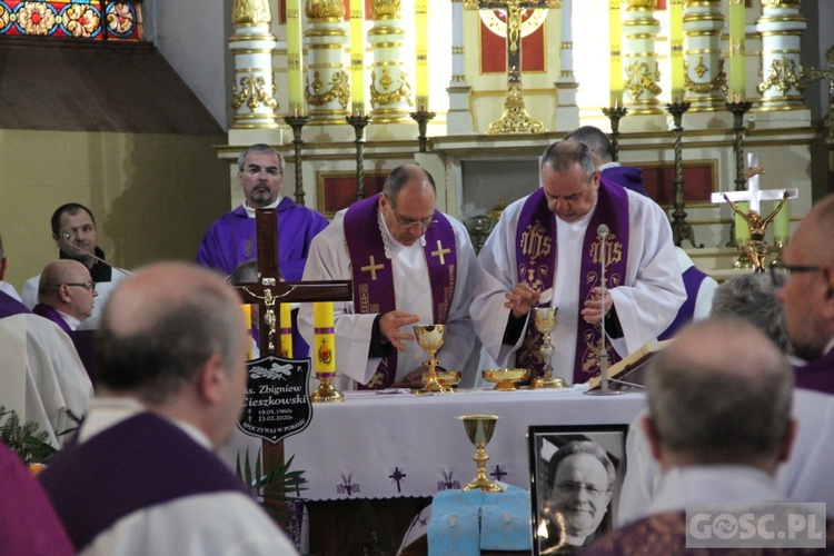 Ostatnie pożegnanie ks. Zbigniewa Cieszkowskiego w Trzebiszewie