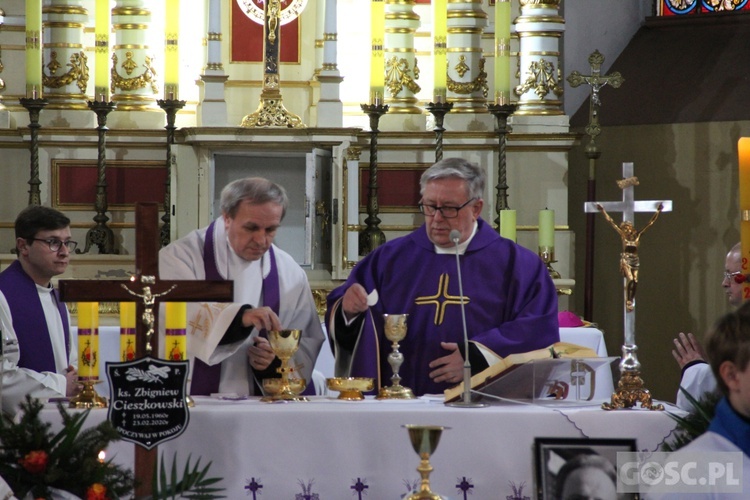 Ostatnie pożegnanie ks. Zbigniewa Cieszkowskiego w Trzebiszewie