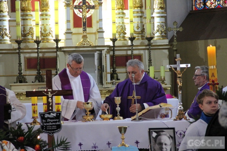 Ostatnie pożegnanie ks. Zbigniewa Cieszkowskiego w Trzebiszewie