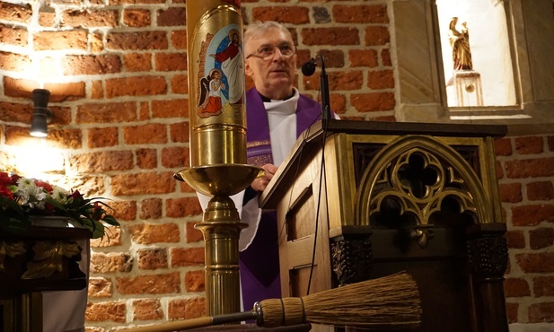 Rybnik. Rekolekcje akademickie z ks. prof. Jerzym Szymikiem