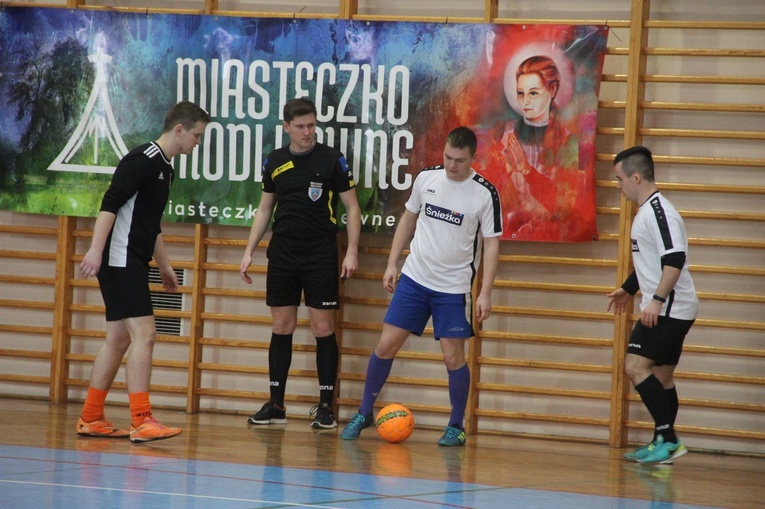 Ciężkowice. Finał XX Turnieju Piłki Halowej KSM DT