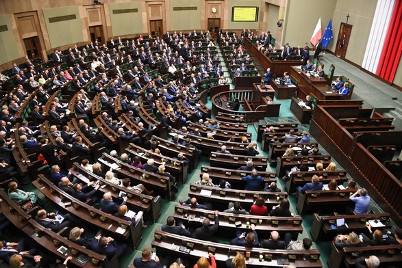 Sejm uchwalił ustawę ws. szczególnych rozwiązań związanych z koronawirusem