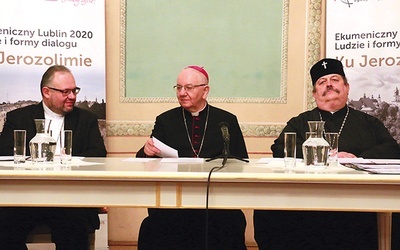 Hierarchowie dyskutowali w Trybunale Koronnym. Od lewej: bp Jan Cieślar, abp Stanisław Budzik, abp Abel.
