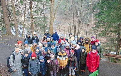 Zdjęcie grupowe na jednej z wycieczek.