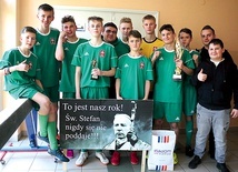 ▲	Lektorzy młodsi z parafii pw. św. Stefana w Radomiu z opiekunem ks. Krzysztofem Kołtunowiczem.