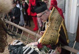 ▲	Ks. Grzegorz Wójcik osobiście przekonał się, że Śmierć naprawdę nie żyje.