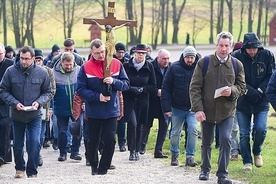 Droga Krzyżowa w plenerze.