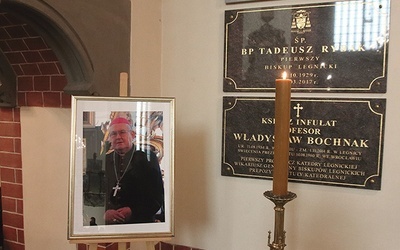 ▼	Biskup został pochowany w podziemiach legnickiej katedry.