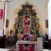 Sztandar antykomunistycznej organizacji przypomina o historii miejscowości.