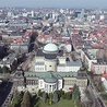 Katowickie śródmieście z lotu ptaka. Na pierwszym planie kuria metropolitalna i katedra.