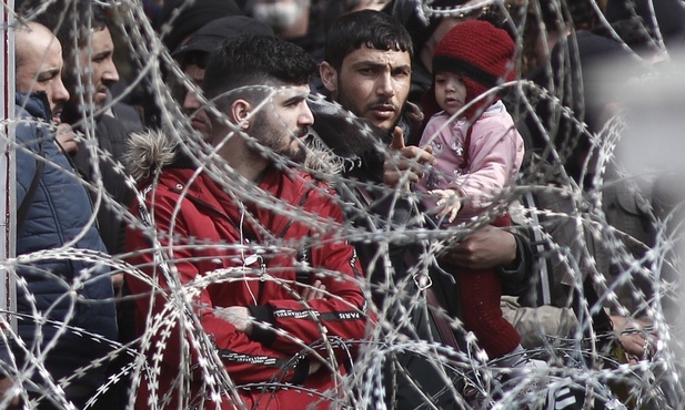 Tysiące migrantów próbują przekroczyć granicę turecko-grecką