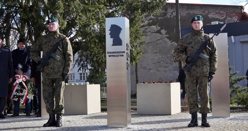 W Miliczu odsłonięto pomnik ku czci żołnierzy wyklętych