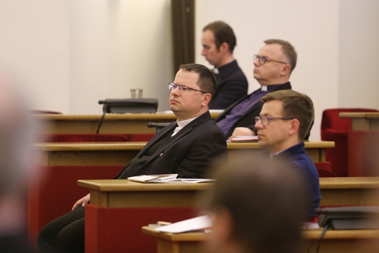 Biskup Regmunt otrzymał odznakę "Za Zasługi dla Ochrony Zdrowia" 