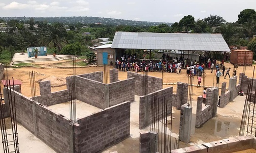 Szkoła w misji powoli rośnie.