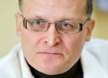 Dr hab. Paweł Grzesiowski – wykładowca  Szkoły Zdrowia Publicznego CMKP,  dyrektor Centrum Medycyny Zapobiegawczej i Rehabilitacji w Warszawie.