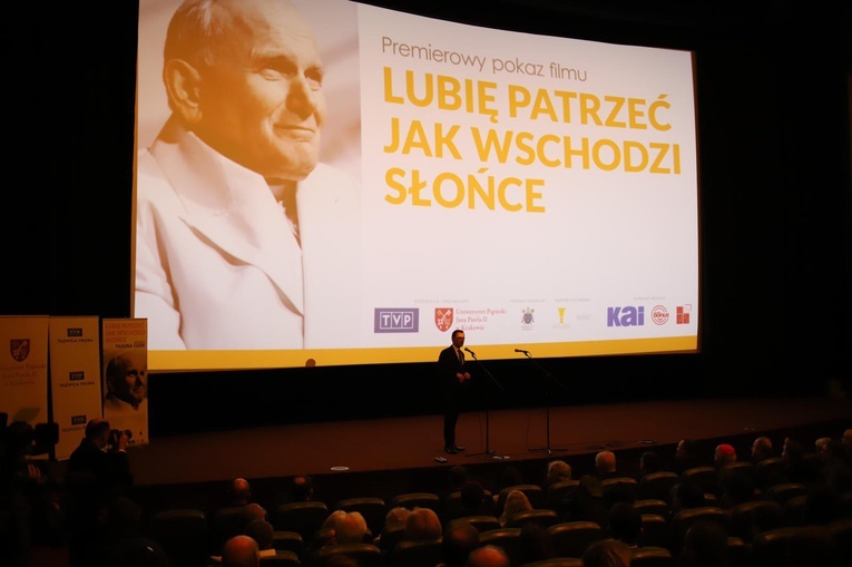 W kinie "Kijów" odbył się premierowy pokaz filmu "Lubię patrzeć, jak wschodzi słońce"