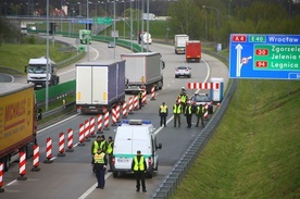 Koronawirus. Kontrole na granicy i zakaz odwiedzin w szpitalach