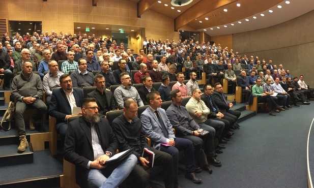 Katowice. 242 kandydatów do posługi nadzwyczajnego szafarza Komunii św. 