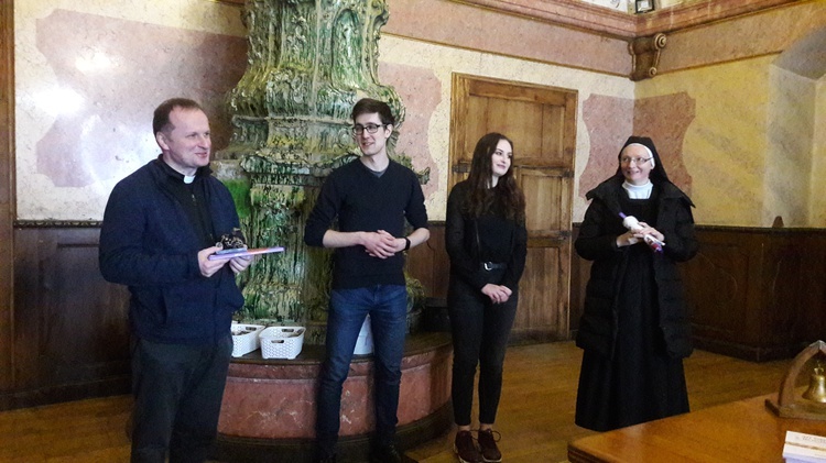 Stypendyści Fundacji "Dzieła Nowego Tysiąclecia" w Henrykowie