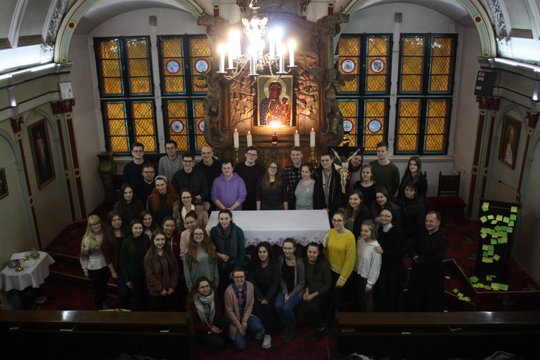 Stypendyści Fundacji "Dzieła Nowego Tysiąclecia" w Henrykowie