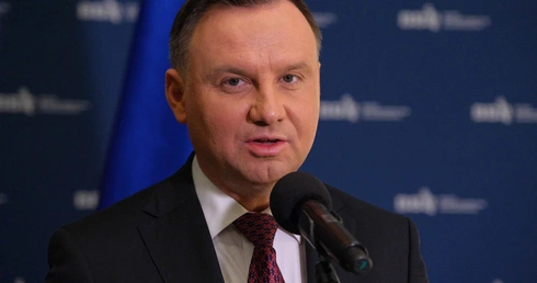Prezydent zawiesza duże spotkania wyborcze