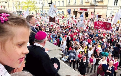 NMŻ rozpocznie się Eucharystią odprawianą jednocześnie w katedrach obu diecezji o godz. 11. O 12.30 zaplanowano przejście z placu Zamkowego na plac Trzech Krzyży, gdzie o 14 zostanie wygłoszone specjalne orędzie.