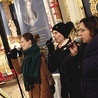 ▲	Zespół Nowonarodzeni zatroszczył się także o oprawę muzyczną Mszy św., która poprzedziła modlitwę o uzdrowienie.