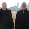 ▲	Ks. M. Szot i ks. M. Pracuk (z prawej) są wikariuszami parafii pw. św. Jadwigi Śląskiej w Krośnie Odrzańskim.