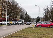 ▲	Tak w godzinach pracy urzędów wygląda obecnie ul. 1 Maja.