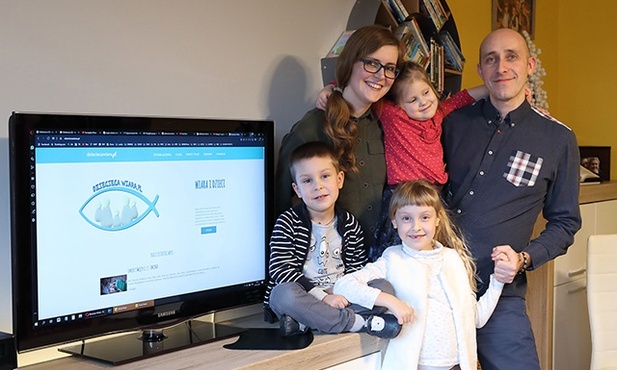 Gabryś, mama Marta, Łucja,  tata Daniel  i Aurelka 