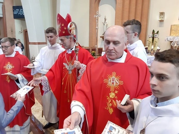 Bierzmowanie w parafii św. Jana Pawła II w Nowym Sączu