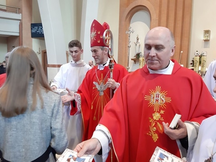 Bierzmowanie w parafii św. Jana Pawła II w Nowym Sączu