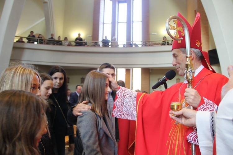 Bierzmowanie w parafii św. Jana Pawła II w Nowym Sączu