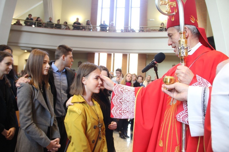 Bierzmowanie w parafii św. Jana Pawła II w Nowym Sączu