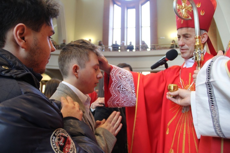 Bierzmowanie w parafii św. Jana Pawła II w Nowym Sączu