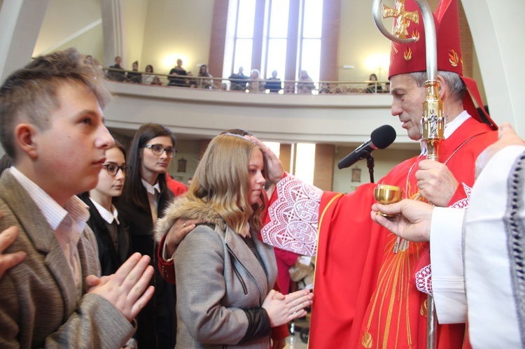 Bierzmowanie w parafii św. Jana Pawła II w Nowym Sączu