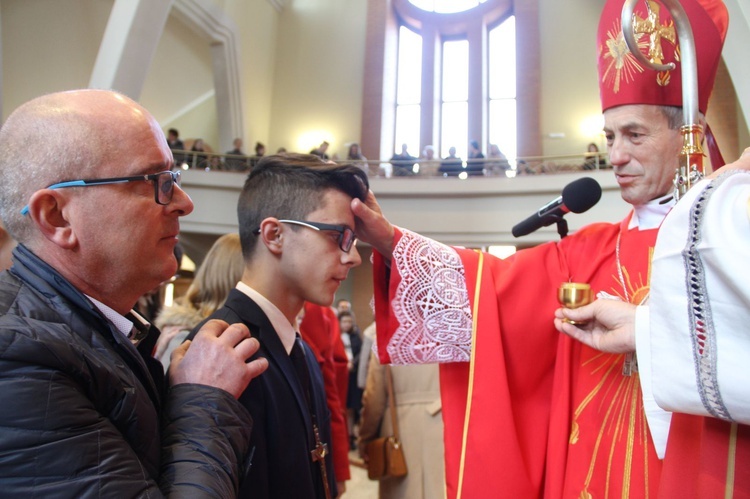 Bierzmowanie w parafii św. Jana Pawła II w Nowym Sączu
