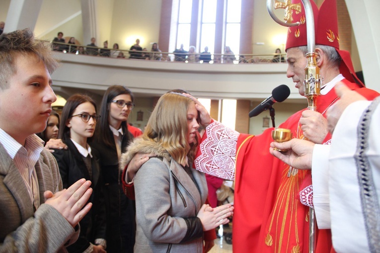Bierzmowanie w parafii św. Jana Pawła II w Nowym Sączu