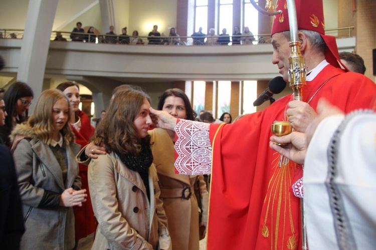 Bierzmowanie w parafii św. Jana Pawła II w Nowym Sączu