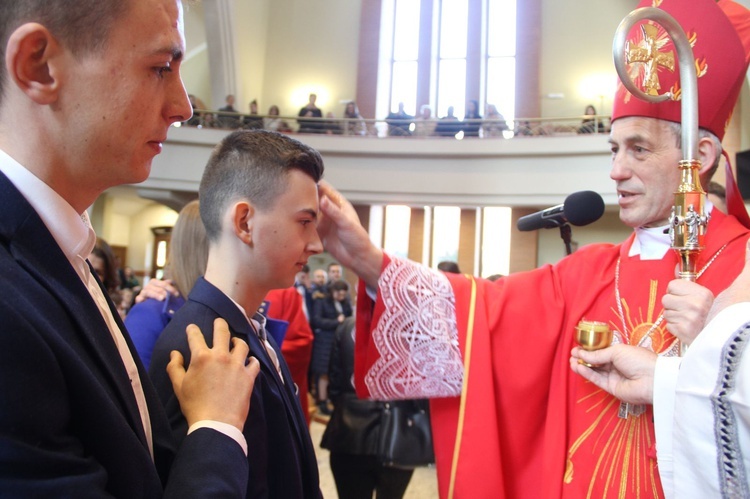 Bierzmowanie w parafii św. Jana Pawła II w Nowym Sączu