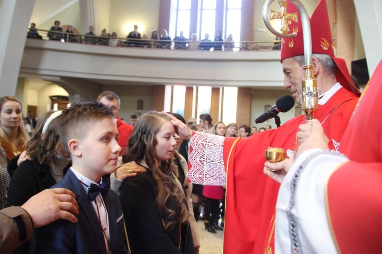 Bierzmowanie w parafii św. Jana Pawła II w Nowym Sączu
