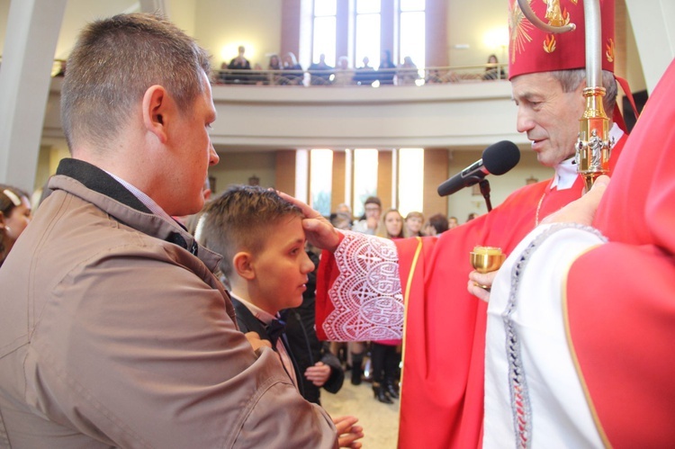 Bierzmowanie w parafii św. Jana Pawła II w Nowym Sączu