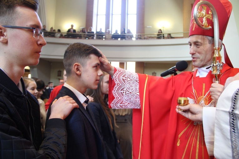 Bierzmowanie w parafii św. Jana Pawła II w Nowym Sączu