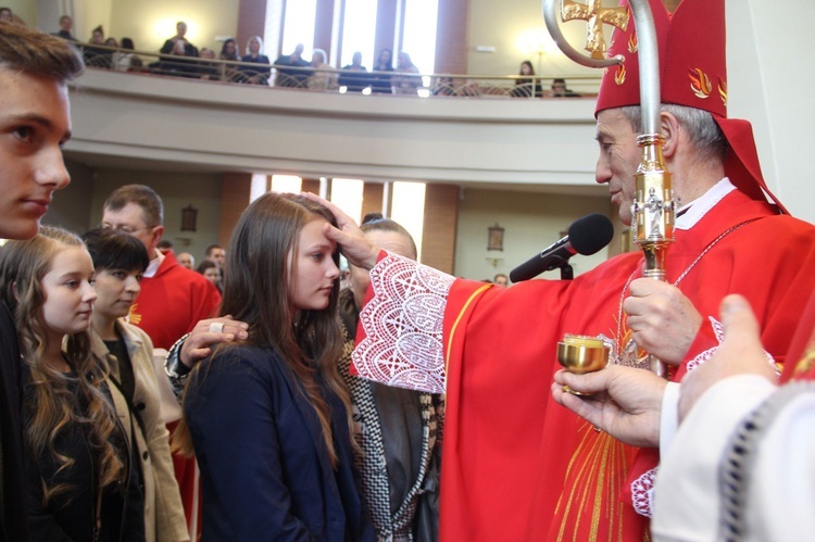 Bierzmowanie w parafii św. Jana Pawła II w Nowym Sączu