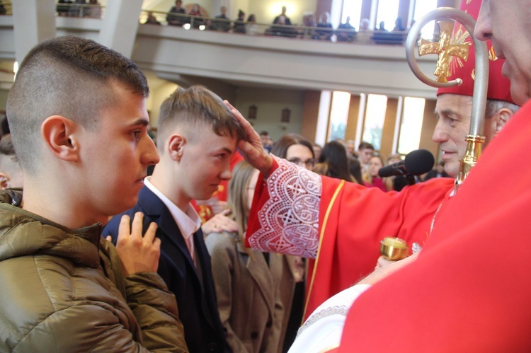 Bierzmowanie w parafii św. Jana Pawła II w Nowym Sączu