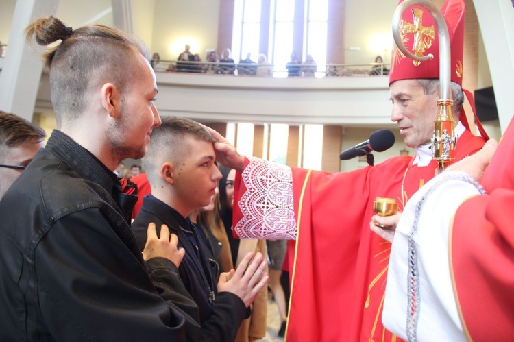 Bierzmowanie w parafii św. Jana Pawła II w Nowym Sączu