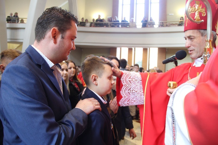 Bierzmowanie w parafii św. Jana Pawła II w Nowym Sączu