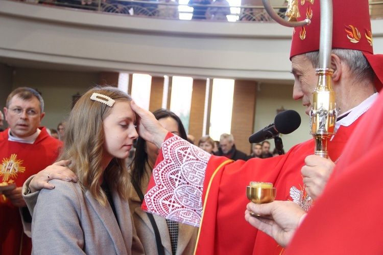 Bierzmowanie w parafii św. Jana Pawła II w Nowym Sączu